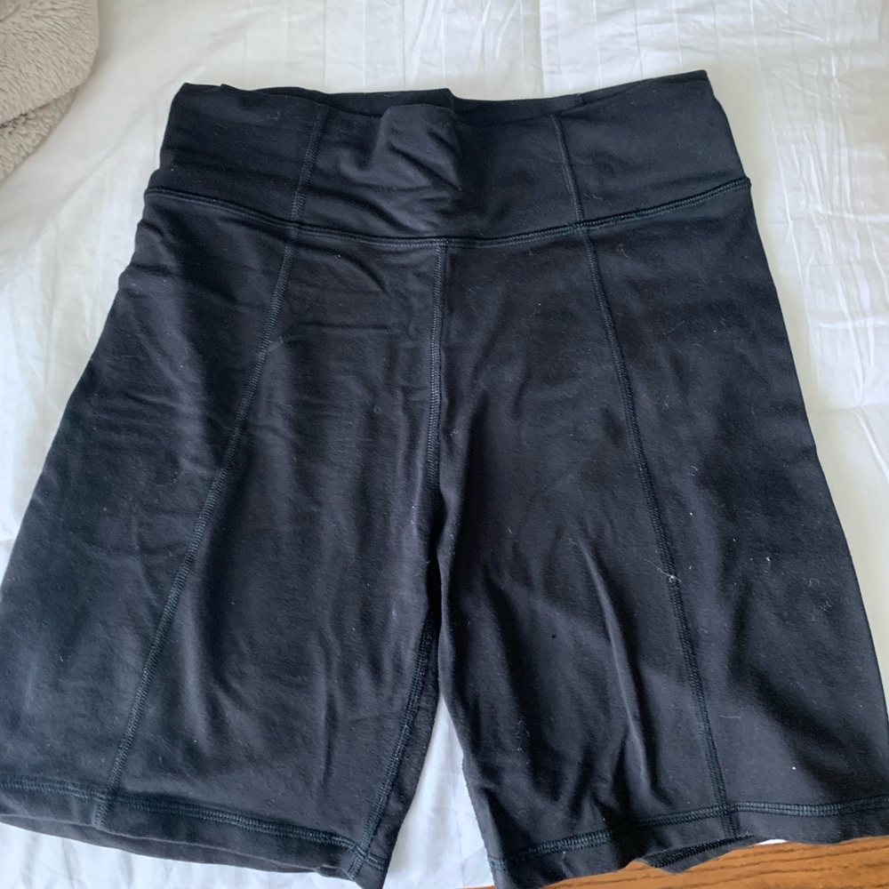 aritzia biker short EUC